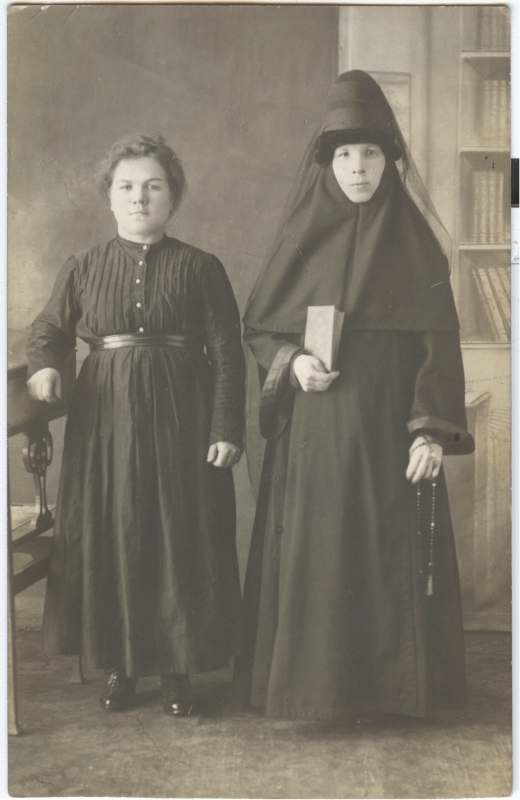 5 Насельницы Иркутского Знаменского монастыря инокини Вера и Агриппина, фото около 1920 года из архива Знаменского монастыря